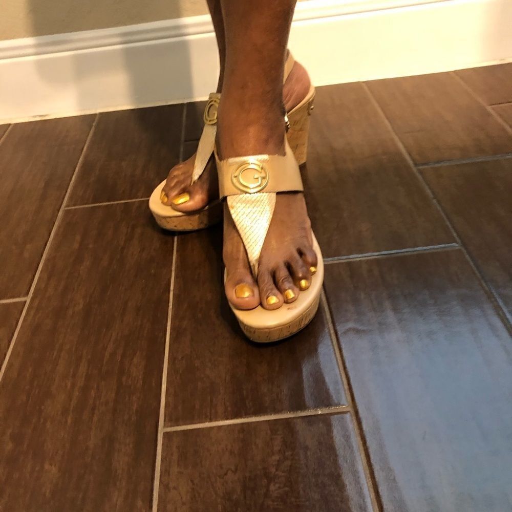 Guess tan cork logo wedges - Picture 2 of 6